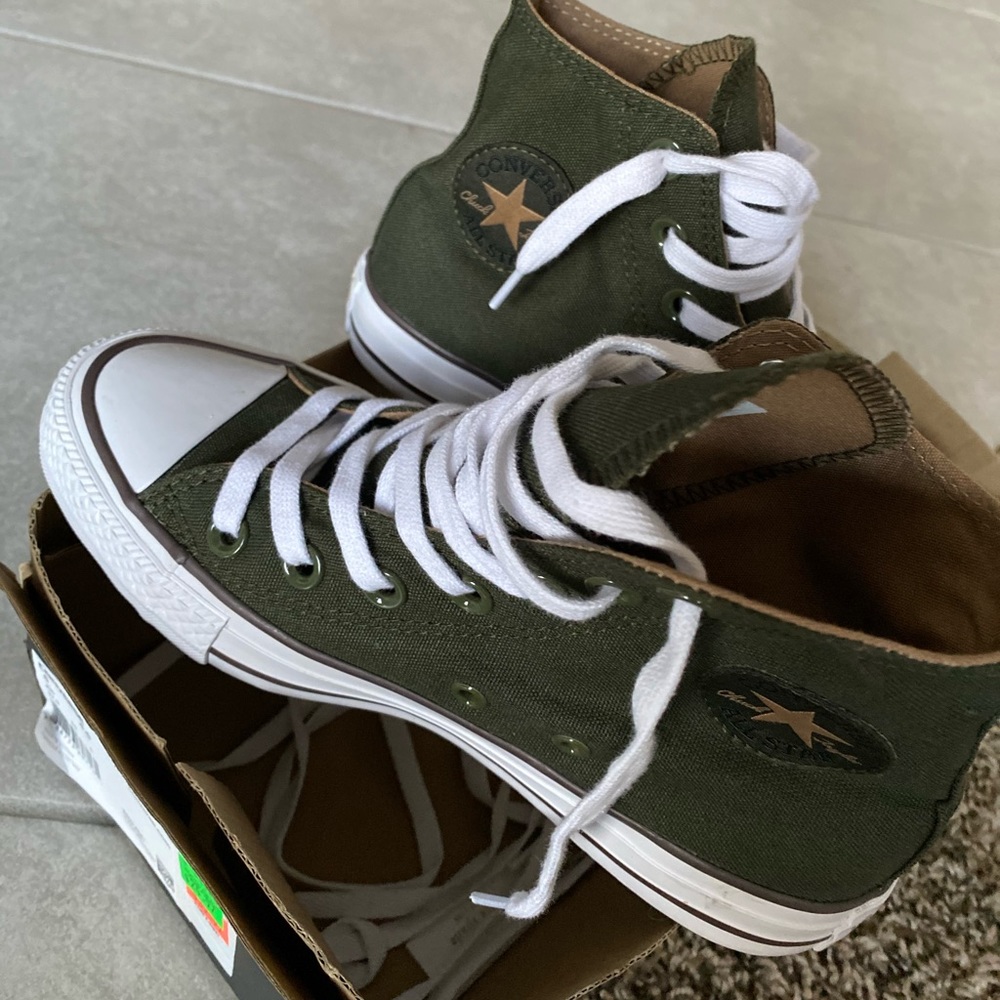 COPY - Converse Unisex Green Sneakers - Women’s 5